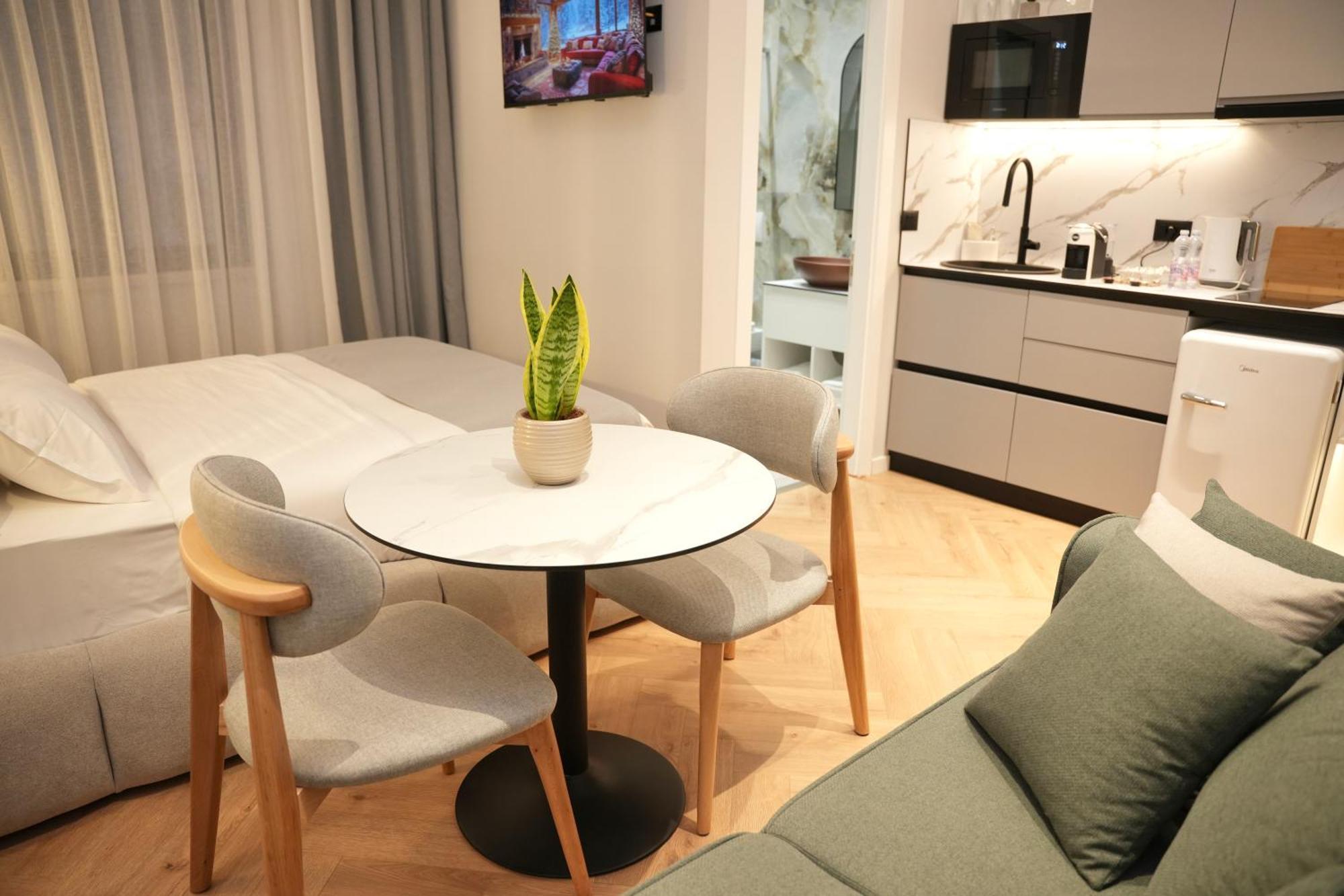 Nea Deluxe Apart-Hotel ติรานา ภายนอก รูปภาพ
